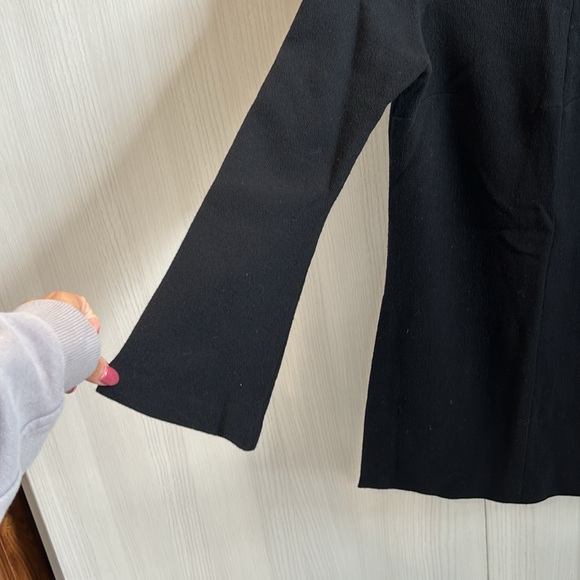 Smythe crepe tunic featuring bell sleeves and dual slits. 100% Wool size Small - Picture 3 of 8